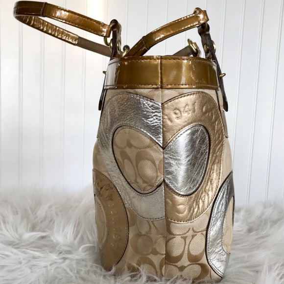 Coach Carly Signature Patchwork Tote. - Picture 5 of 16